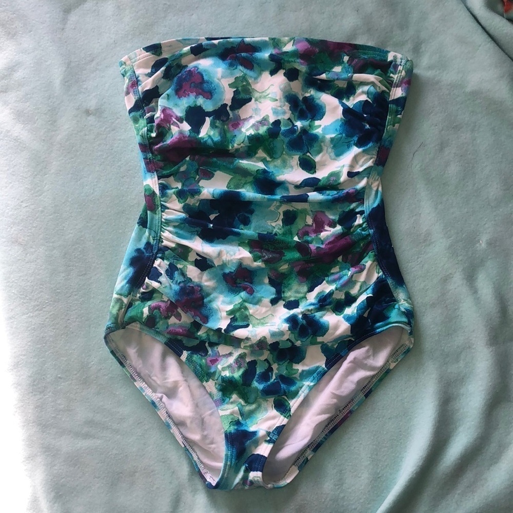 Tommy Bahama floral one piece swim suit size 8